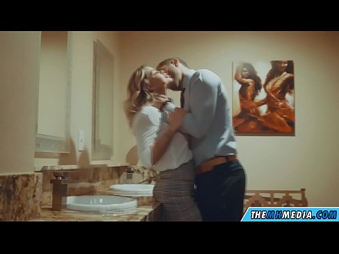❤️ Cando unha loura tetona seduce nun baño público ️ Vídeo porno na pornografía gl.recetasketo.top ☑
